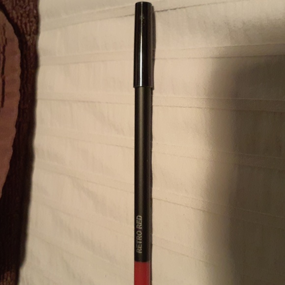 Laritzy Lip Pencil - Retro Red - Picture 2 of 3